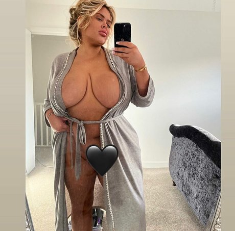 busty redhead onlyfans exclusive pic