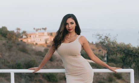 Tara Yazdi sex model picture