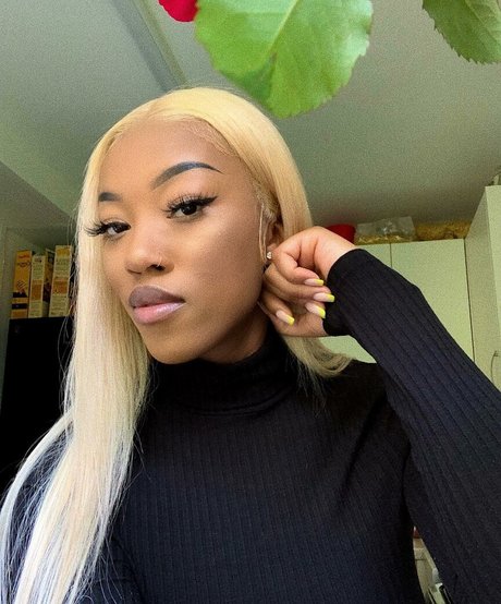 amateur lesbian onlyfans free pictures