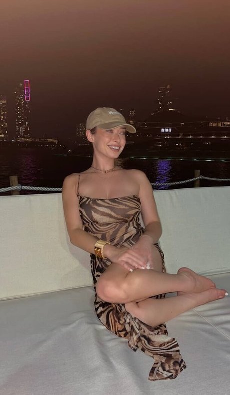 thetradingchick pornographic model img