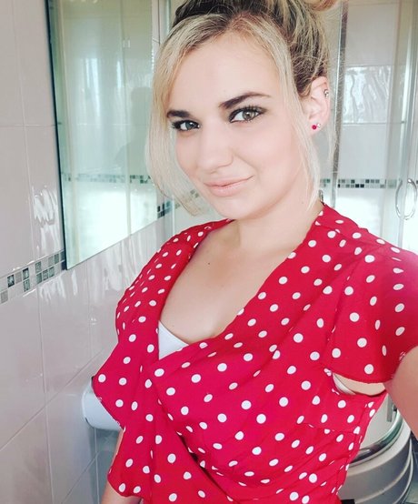 gassygirldolly beautiful actress photo