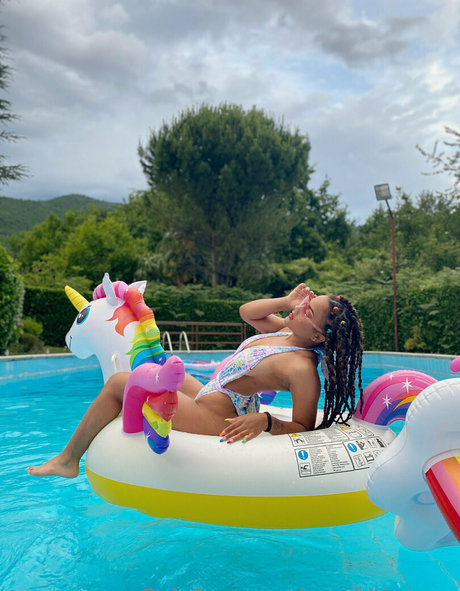 sexykittyxxxx naked pornstar img