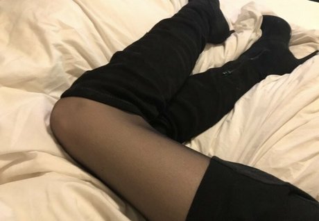 chrissycantwalk star erotic pic