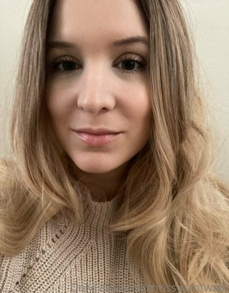 chrissycantwalk sex actress images