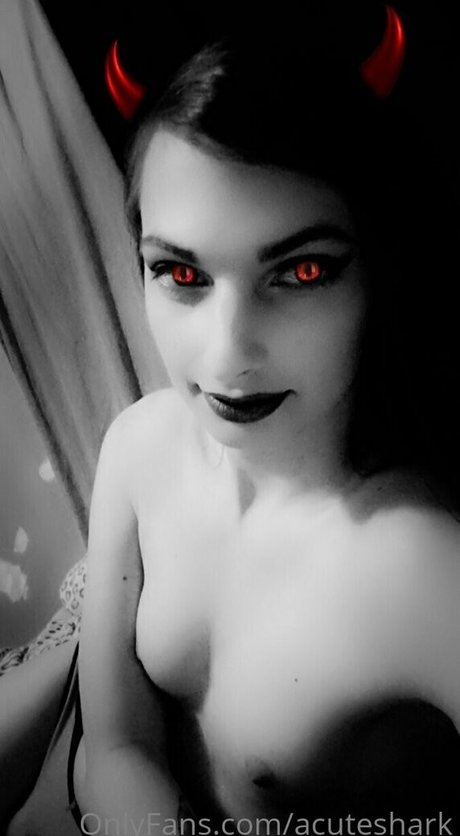 acuteshark pornstar nude pic