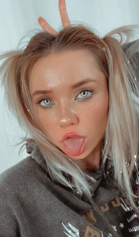 lionawild model erotic photo