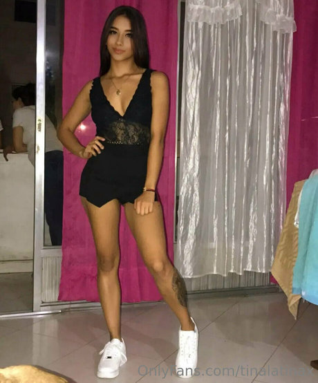 valatinax model xxx gallery