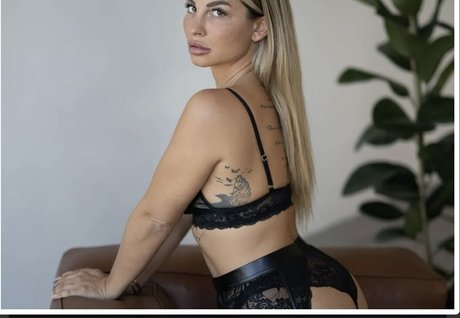 Kim Famous star nude photos