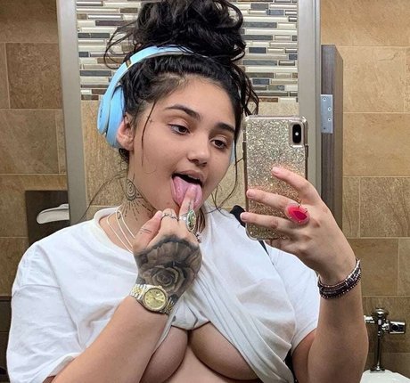 MulanVuitton nice actress archive