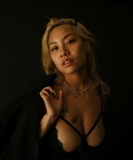 Victoria Kuang model sex pics