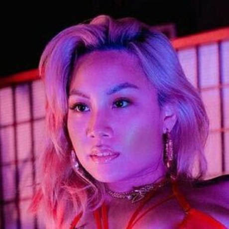 Victoria Kuang high quality star images