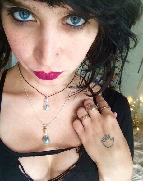 Adi Lockheart hd actress img