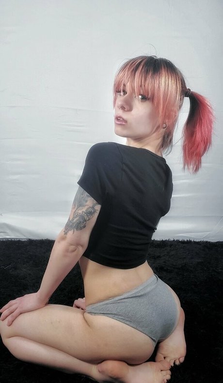 Ari cakes naked actress photo