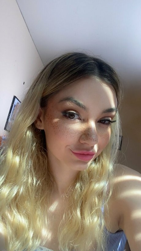 demihawksfree star nude pics