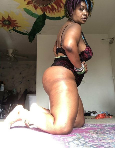 universallovvvve pornstar nudes img