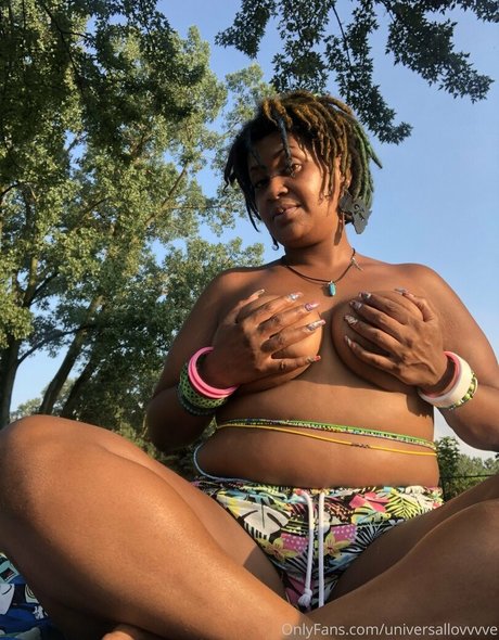 universallovvvve star img