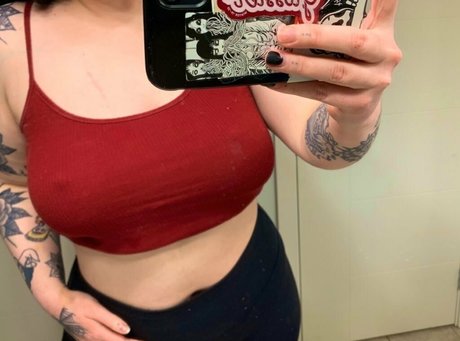 aquariush0e pretty pornstar img