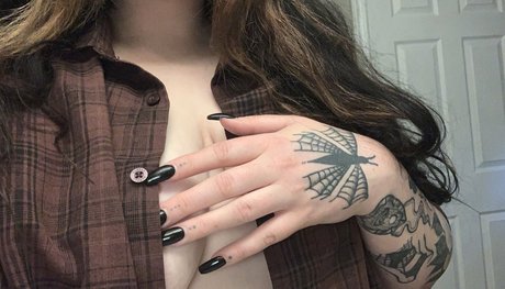 aquariush0e star naked pics