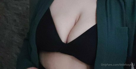 littlefoxyuwu model hot picture