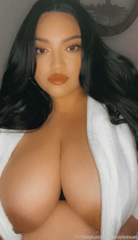 animetiddiezluver model art img