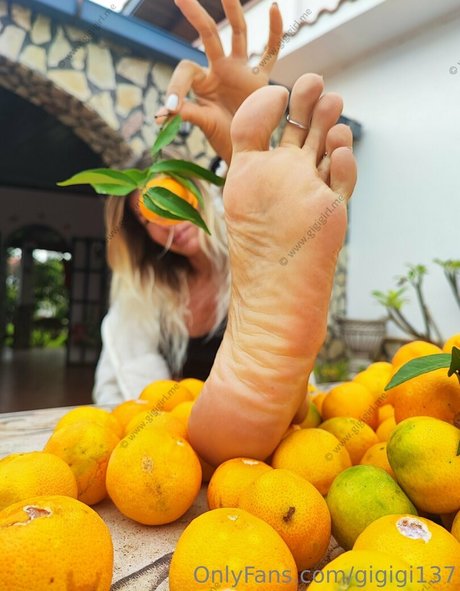 gigigi137 pornographic star pic