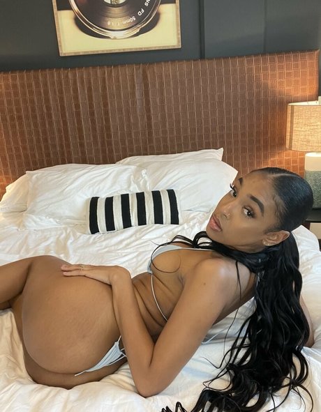 poeticjusticeee model nude pic