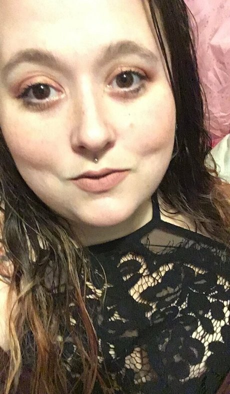 leahloolabelle nude actress img