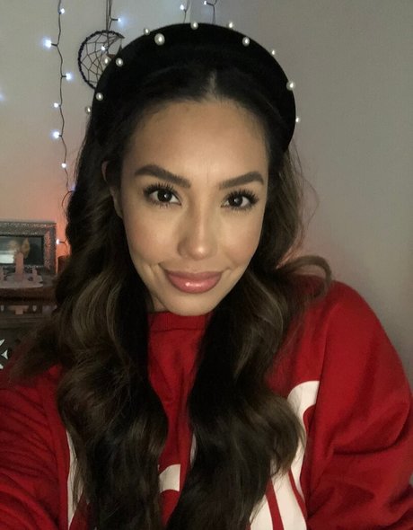 All Bella hot star pictures