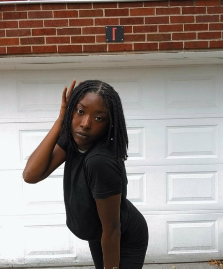 ratigoddest nice model pic