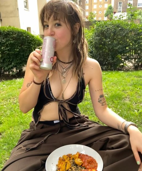 _femalien model free galleries