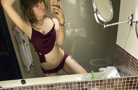 _femalien high quality actress photo