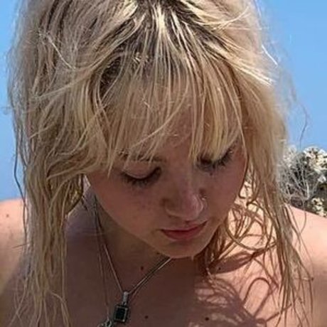 _femalien exclusive star pic