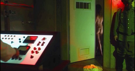 Dominique Swain xxx model photo