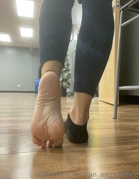 an arch above xxx pornstar photos