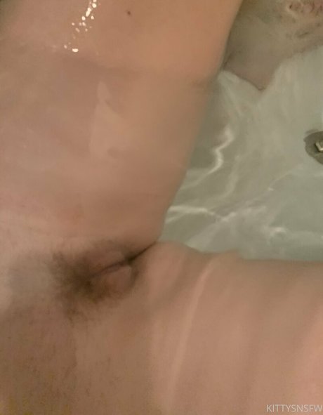 bratownsyou model erotic photos