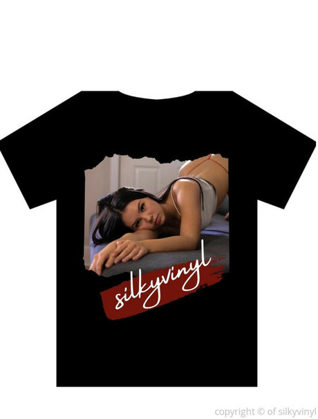 silkyvinyl model sexy pic