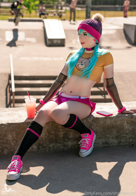 shiriallwood model sexy picture