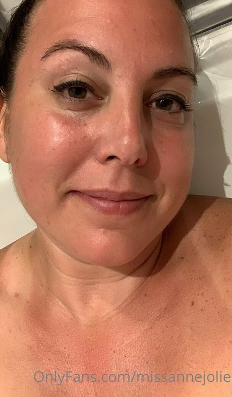 missannejolie top star pics