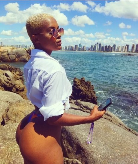 Sayoh Dos Santos model nude archive