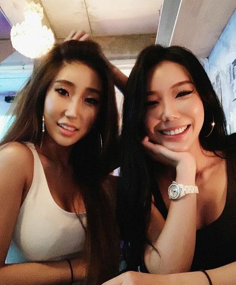 Jinnnyk model free galleries