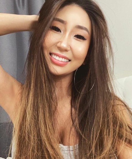 Jinnnyk pornstar hot pics