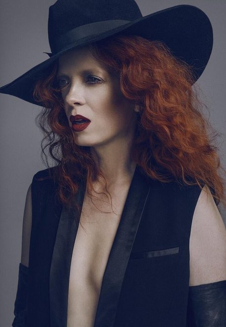 Shirley Manson model high quality image