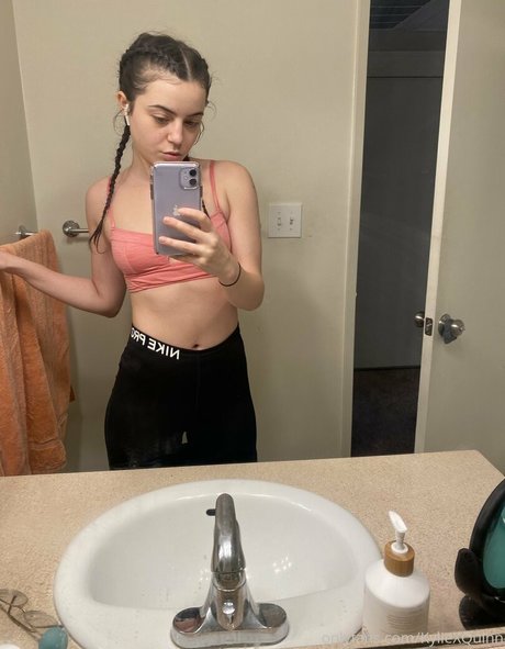 KylieXQuinn model nude pics