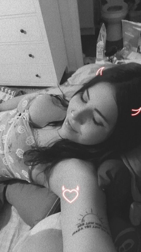 coralinebb sex actress photos