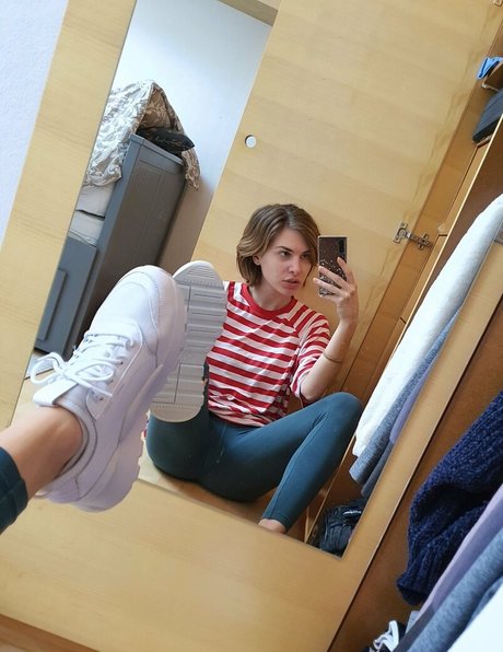 kikigoddess free star pic