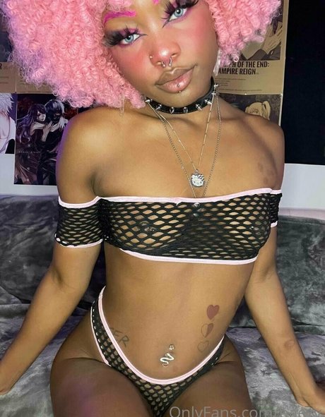 baezy model nudes photos