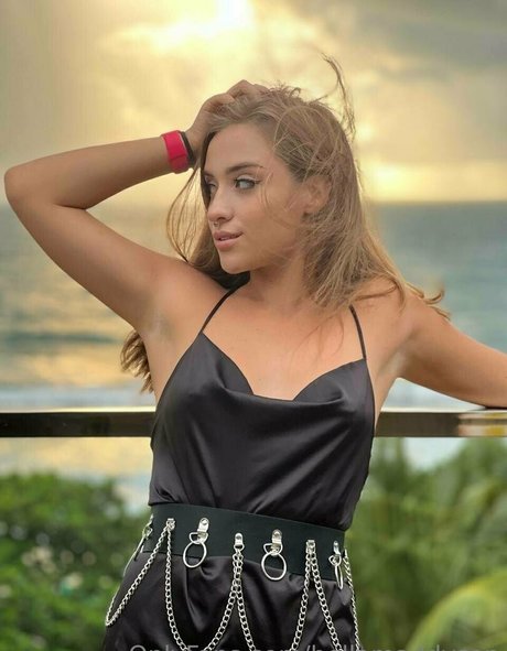 bellamaddyson perfect actress pic