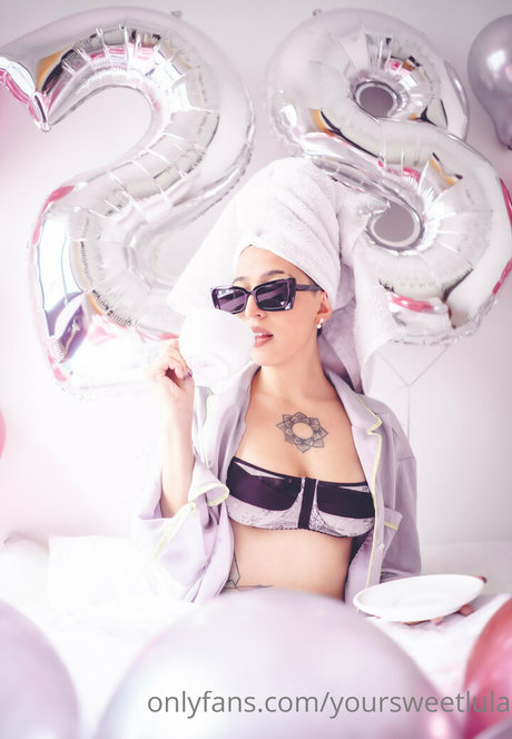 hotsweetlola nude model galleries