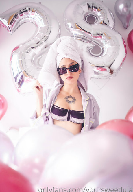 hotsweetlola erotic star pics