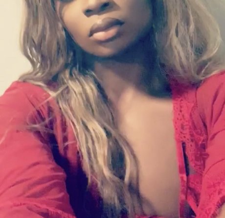 dickbitch model beautiful pics